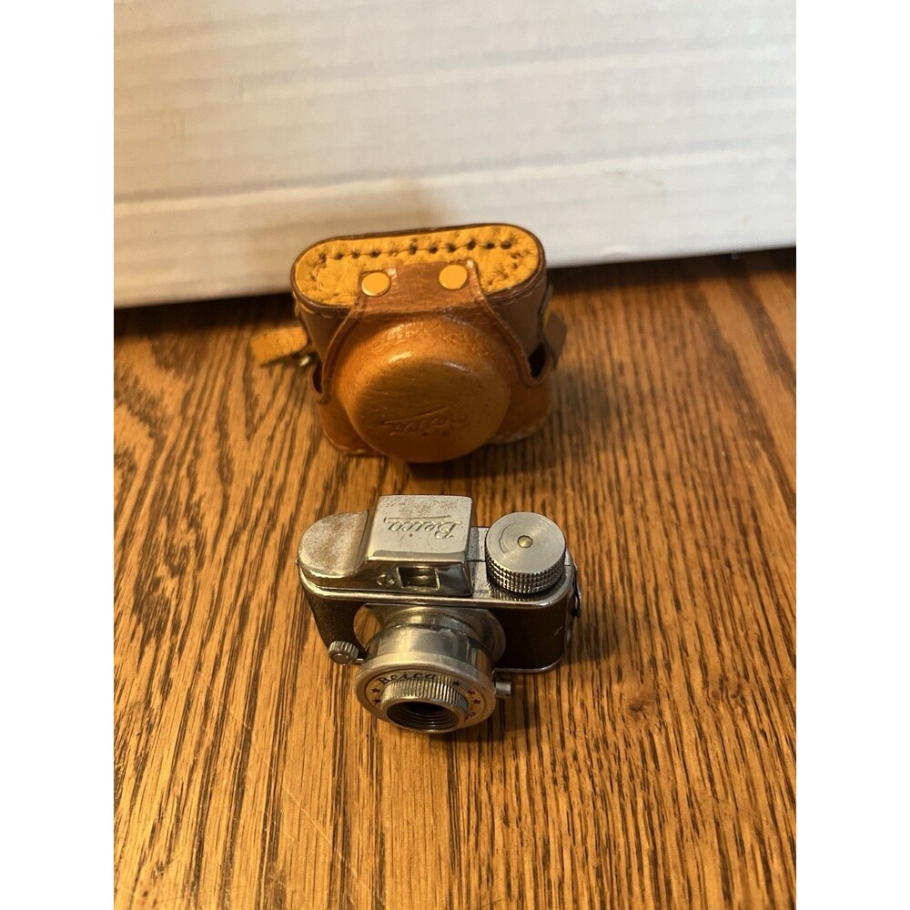 VINTAGE Elite subminiature camera with matching leather case, made in Japan